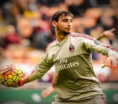 队报：德尚指控诽谤他和本泽马有矛盾的记者，本周四已开庭（队报：德尚以诽谤罪起诉称其与本泽马不和的记者，周四开庭）