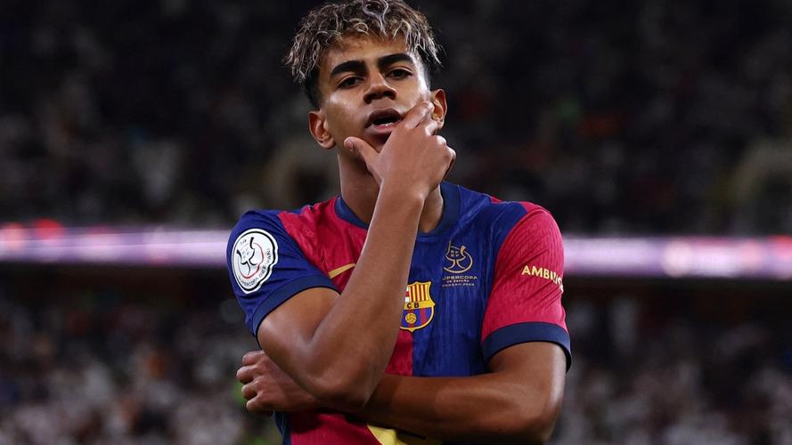 为何亲斯内德？穆帅：斯内德给了我三冠王，那是最棒的一年（穆帅回应亲斯内德：他助我成就三冠，那是我最好的一个赛季）