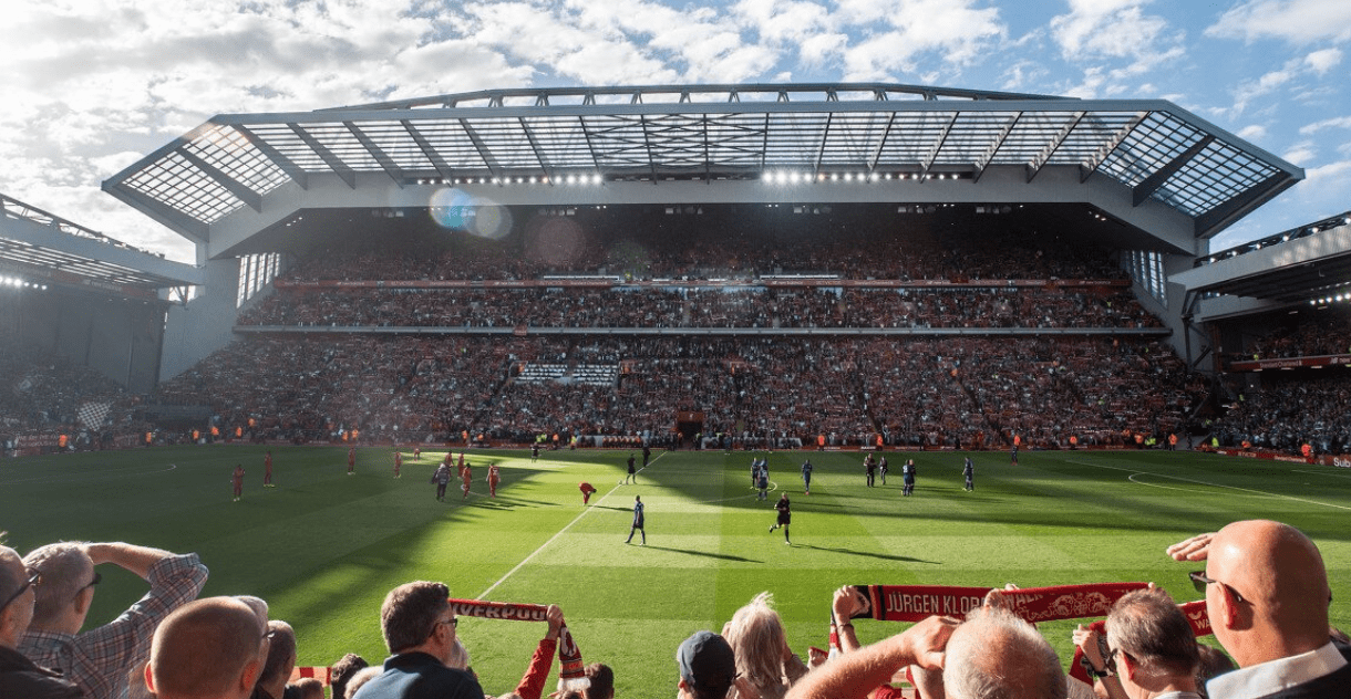 过去9次英超圣诞榜首5次最终夺冠，其余4次均是曼城逆袭（近9次英超圣诞榜首仅5次守住冠军，其余4次皆被曼城逆袭夺冠）