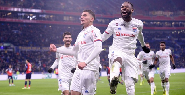 罗马诺：曼联已与内维斯的经纪人交谈，但还没有和新月正式谈判（罗马诺：曼联已接触内维斯经纪人，暂未与新月展开正式谈判）