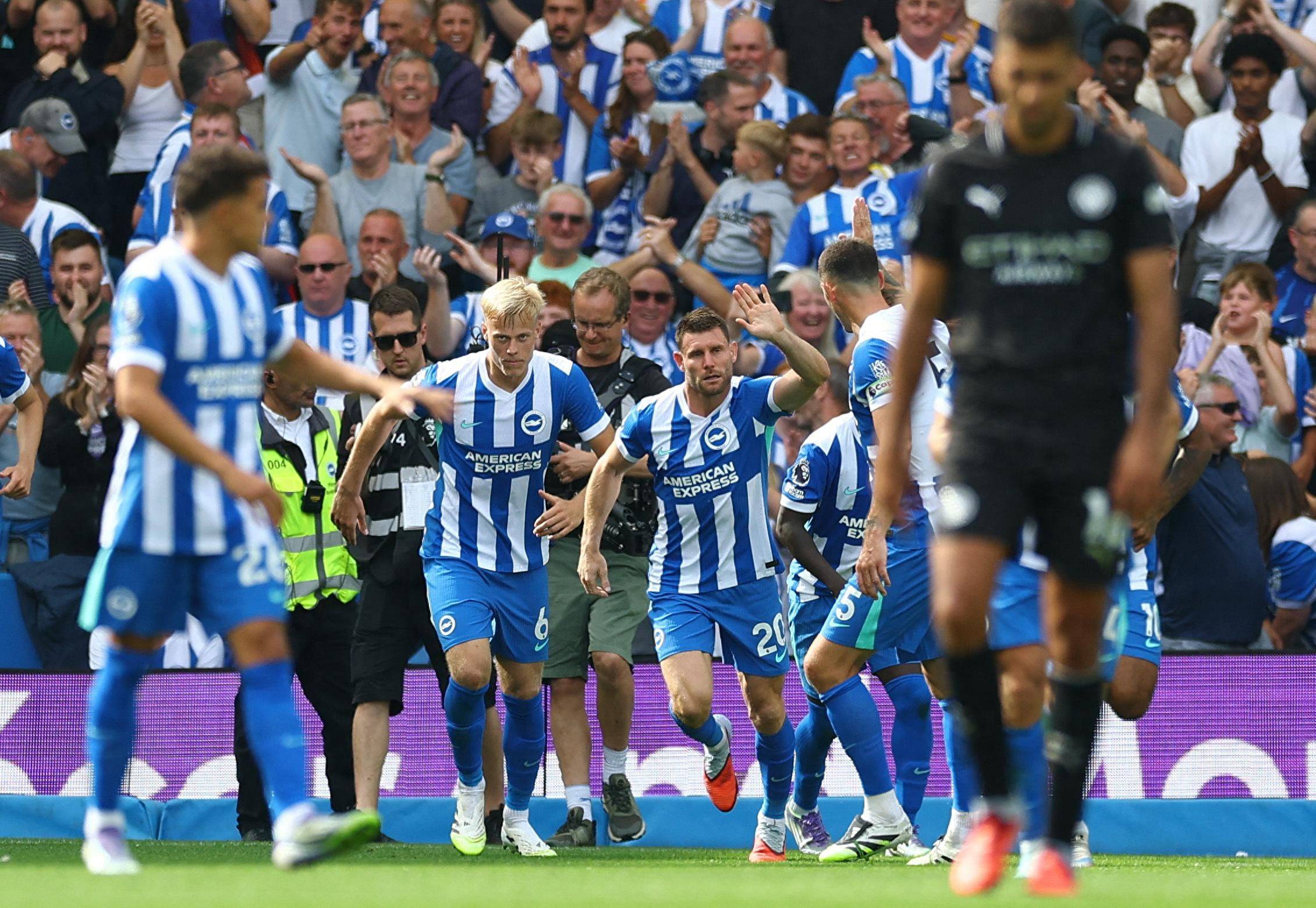 世体：引进小蜘蛛非常困难，巴萨高层越来越关注凯恩（世体：引进小蜘蛛阻力重重，巴萨高层愈发青睐凯恩）