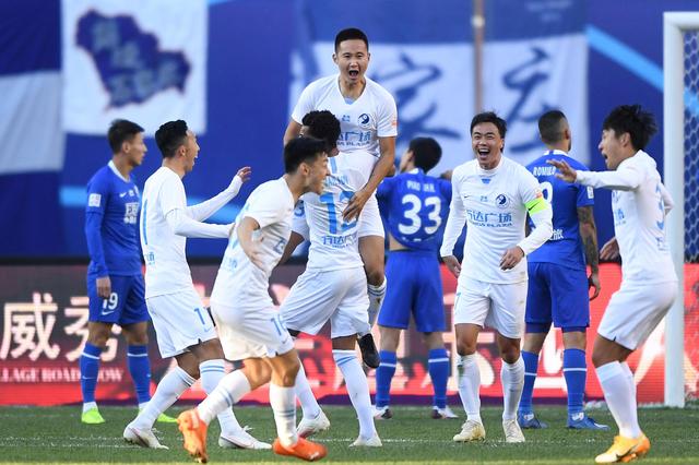 全市场：尤文与那不勒斯对格雷茨卡有意，正关注其续约情况（尤文和那不勒斯看中格雷茨卡，密切留意续约走向）