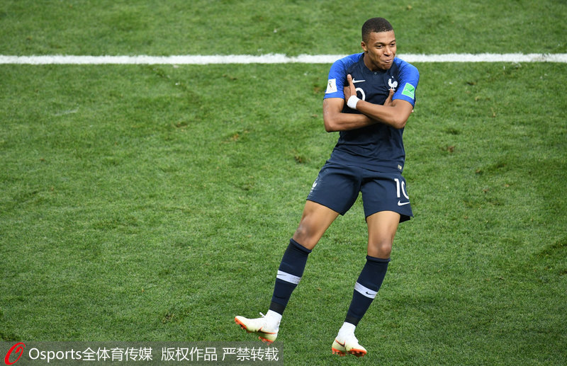 本菲卡女足炮轰离谱判罚，回传失误吹罚越位在先&无接触判点（本菲卡女足痛批离谱判罚：回传误判越位、零接触竟判点球）