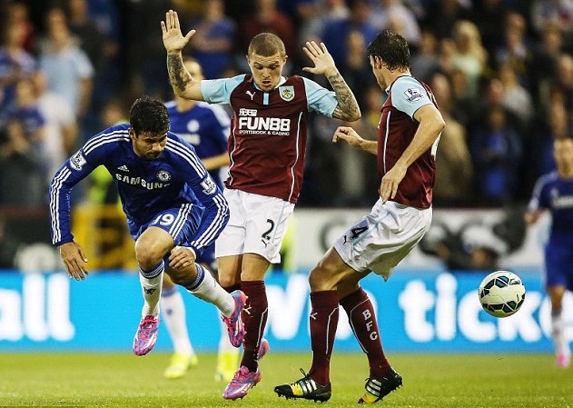 记者：巴萨寻找一名可靠的中卫，正密切关注格伊（记者：巴萨物色稳健中卫，正重点考察格伊）