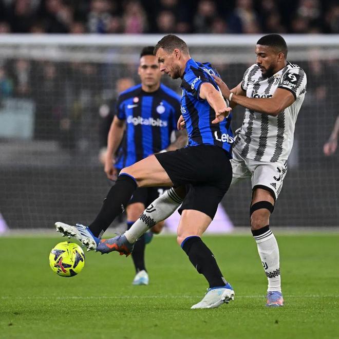 迪乌夫：齐沃经常和我交流帮我提高，高兴自己的机会越来越多（迪乌夫：齐沃常与我交流助我提升，很高兴自己的机会越来越多）